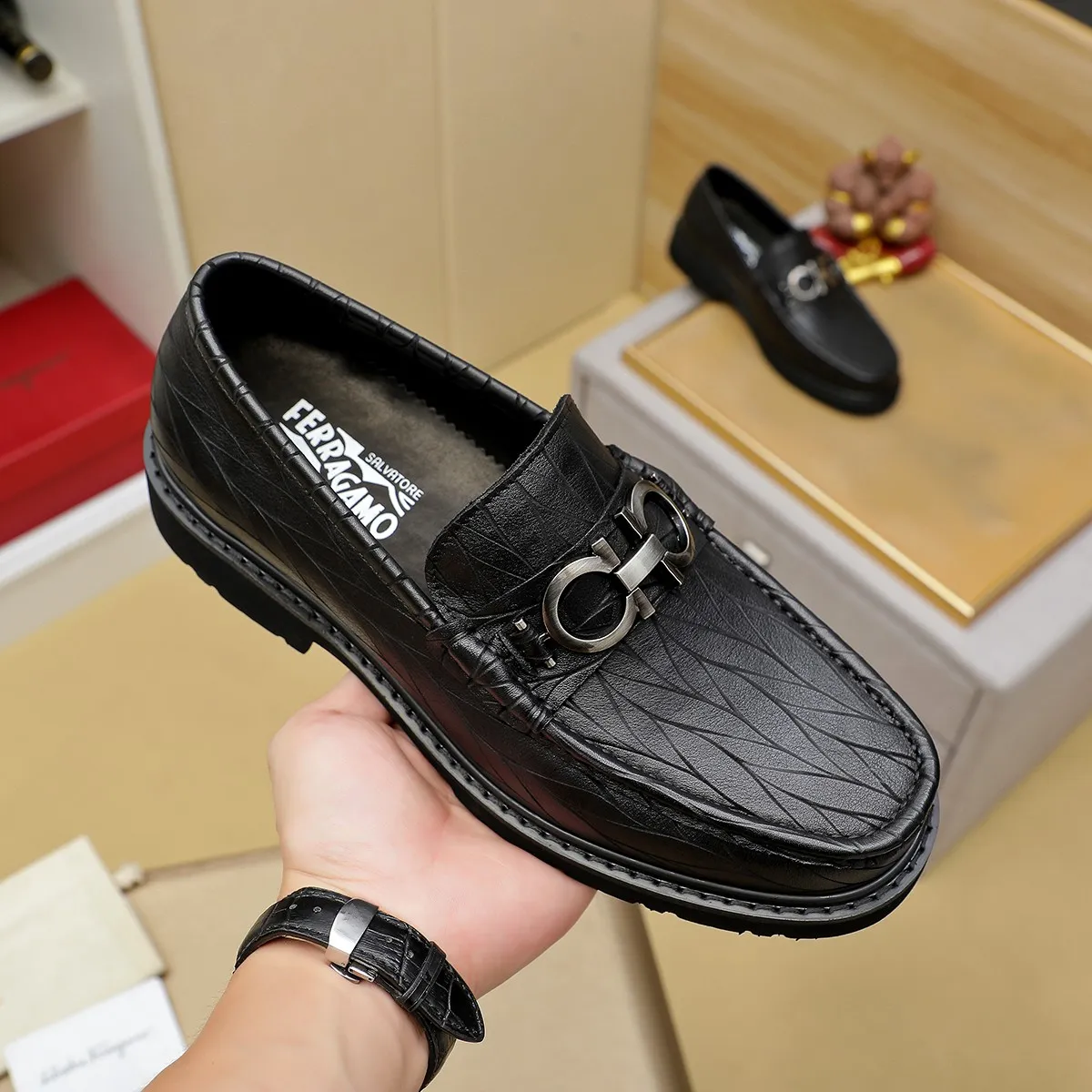 Men's shoes 💰500 Ferragamo [Ferragamo] top imported suit men's shoes 💯Original copy of the official website, product materials: selected imported embossed calfskin + luxury hardware buckle accessories ~ imported water-dyed cow 🐂 leather lining. Strong three-dimensional visual effect, original combination outsole, multiple colors available😘 Size: 38-44 (.45.46. Customized)